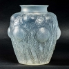 Vase « Domrémy » verre opalescent double couche patiné gris de René LALIQUE | Biron Vase "Domrémy" verre opalescent double couche patiné gris de René LALIQUE