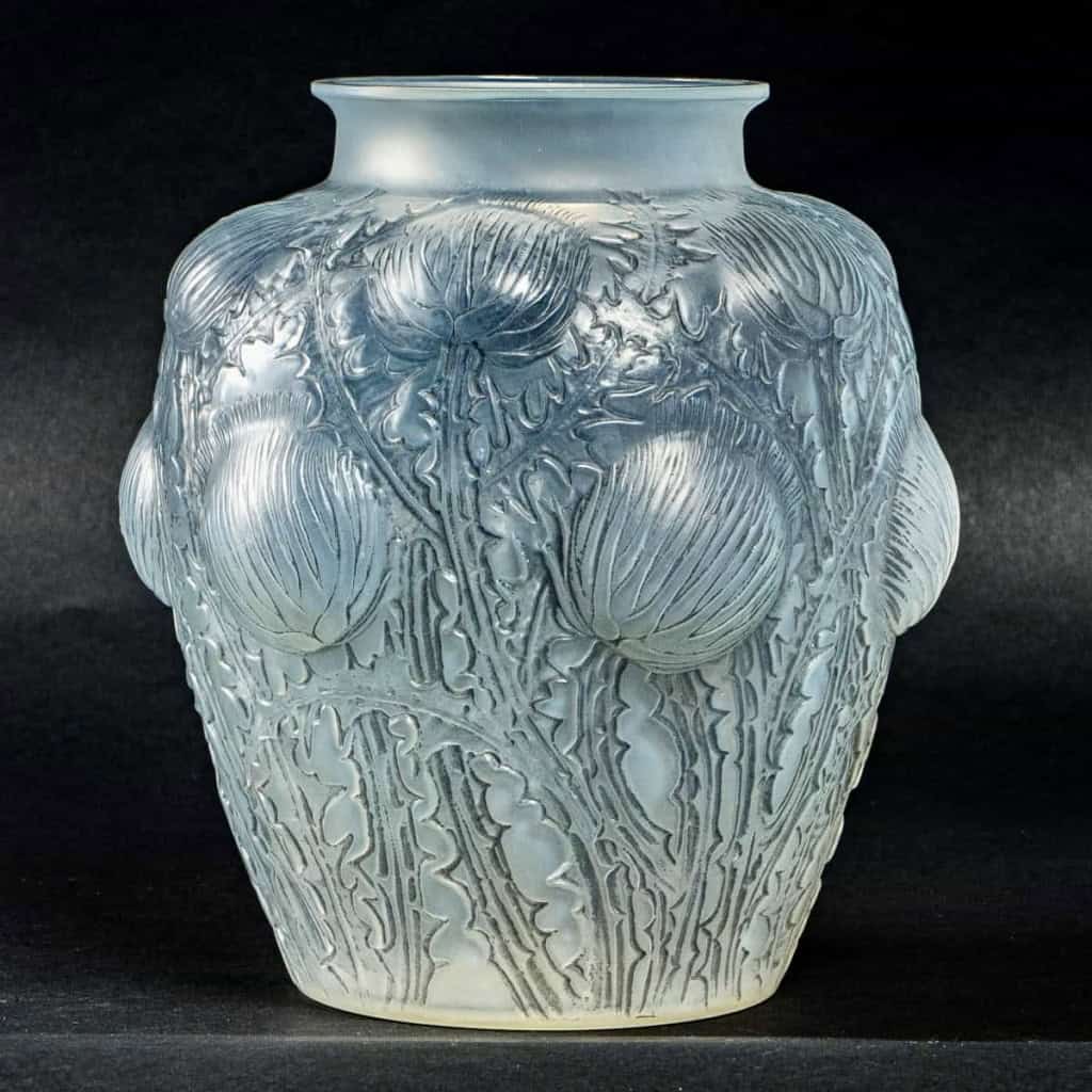 Vase « Domrémy » verre opalescent double couche patiné gris de René LALIQUE | Biron Vase "Domrémy" verre opalescent double couche patiné gris de René LALIQUE