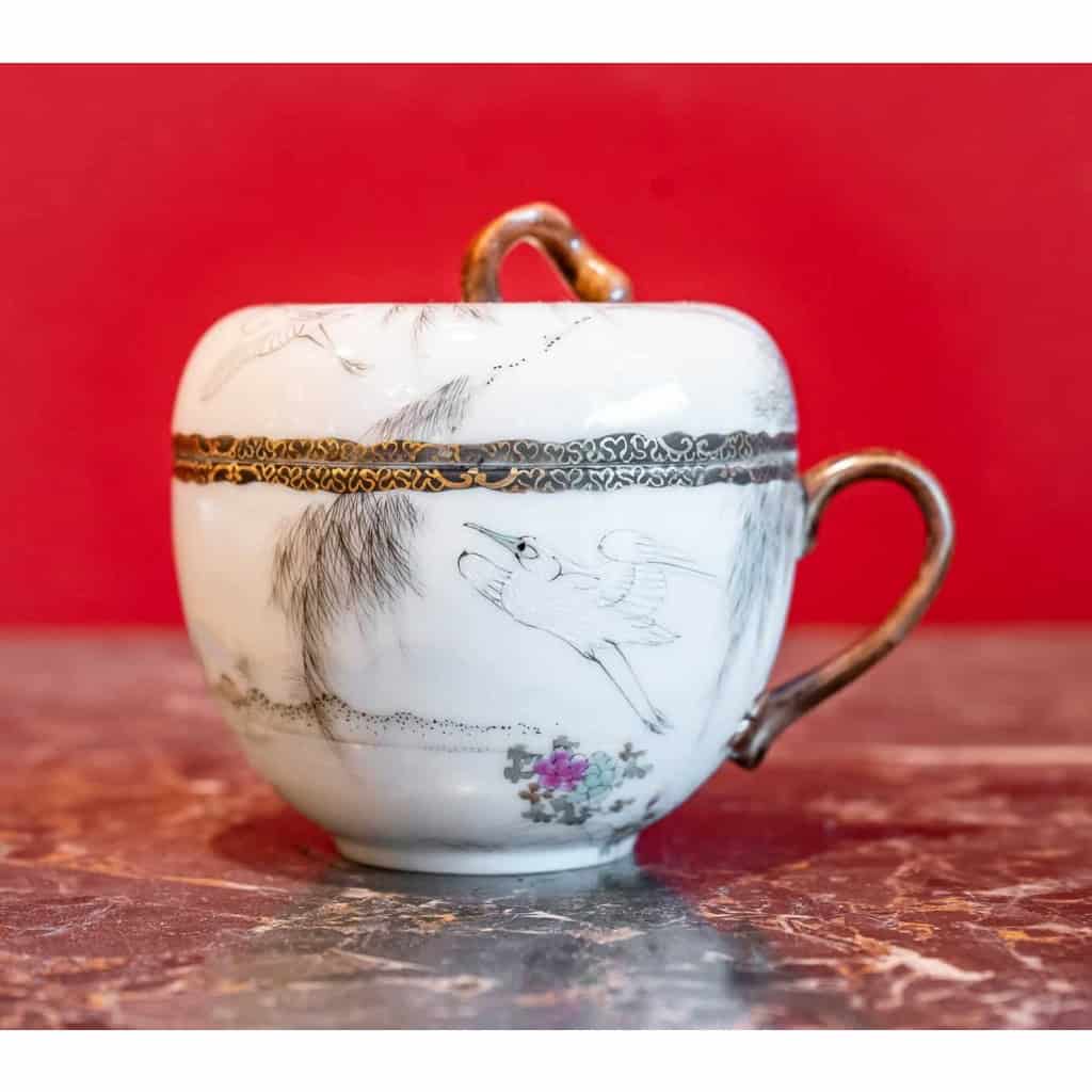 4 tasses à couvercles style japonais, XIXème siècle | Biron 4 tasses à couvercles style japonais, XIXème siècle