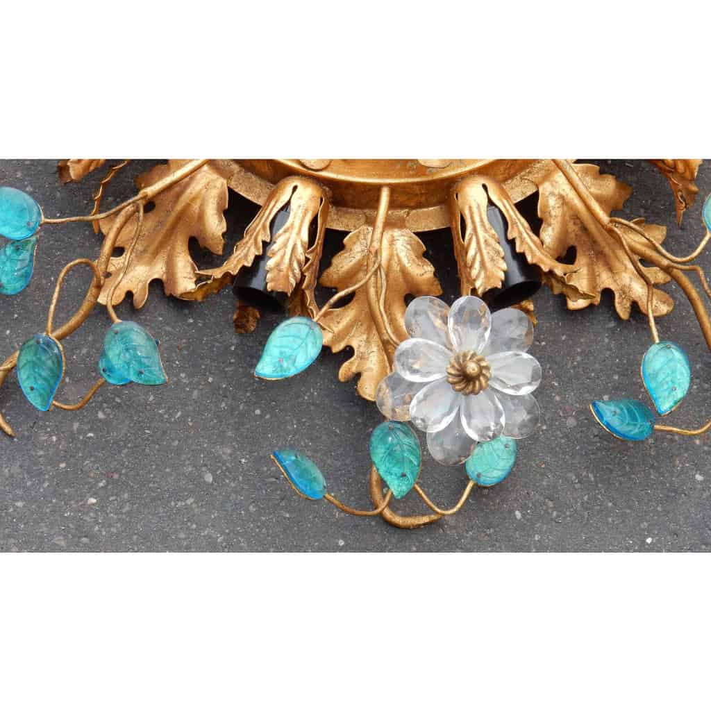 1970′ Plafonnier ou Applique à Décor de Fleurs et Feuilles en Métal Doré dlg Maison Baguès Feuilles en Verre Coloré Bleu