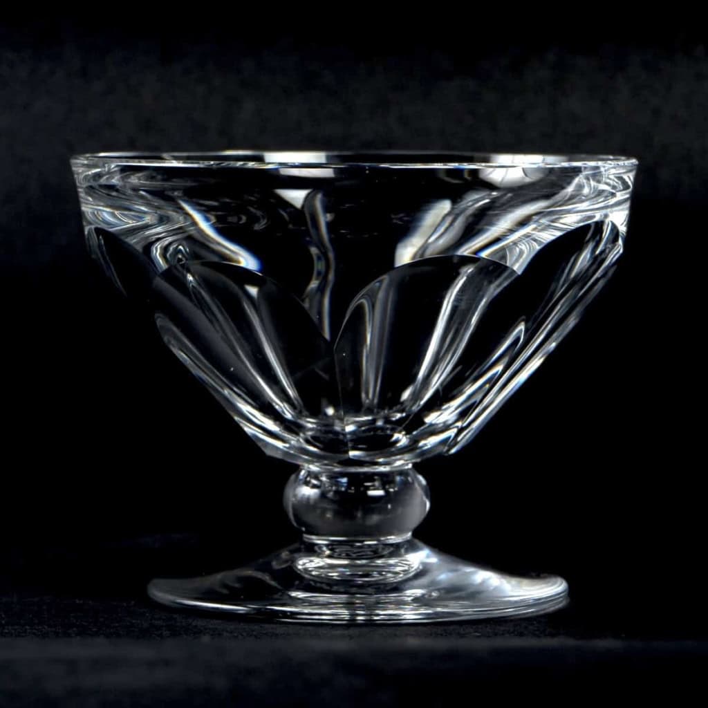 Service « Talleyrand » cristal taillé de BACCARAT – 36 verres, 1 broc | Biron Service "Talleyrand" cristal taillé de BACCARAT - 36 verres, 1 broc