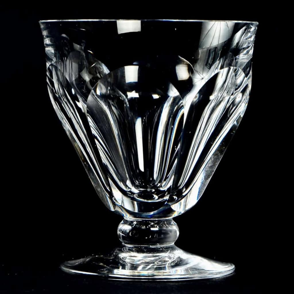 Service « Talleyrand » cristal taillé de BACCARAT – 36 verres, 1 broc | Biron Service "Talleyrand" cristal taillé de BACCARAT - 36 verres, 1 broc