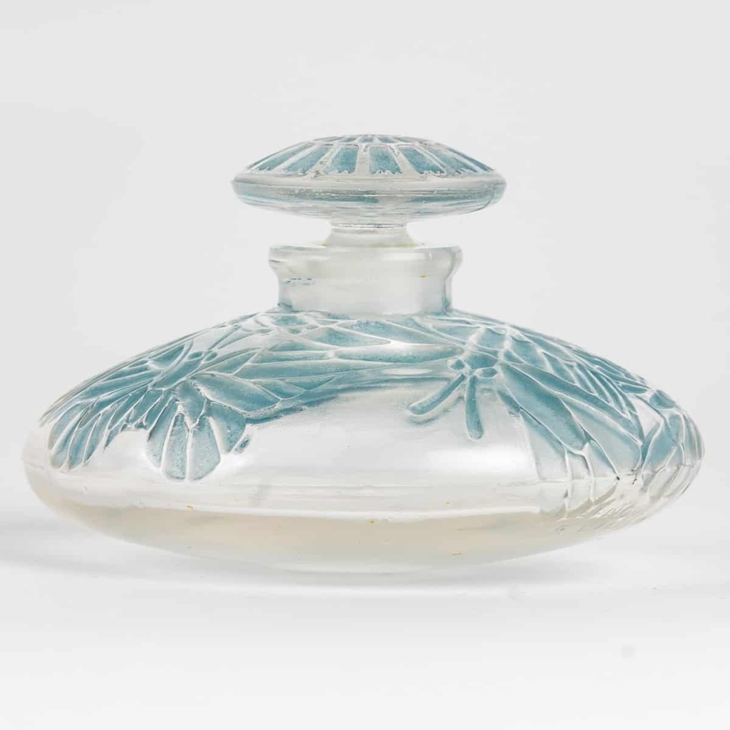Flacon « Misti » en verre blanc patiné bleu de René LALIQUE pour L.T PIVER | Biron Flacon "Misti" en verre blanc patiné bleu de René LALIQUE pour L.T PIVER