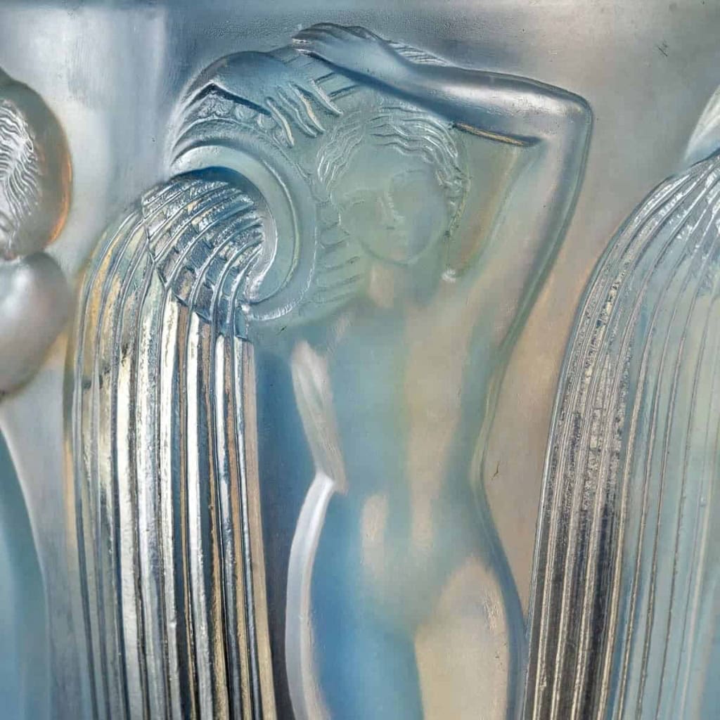 Vase "Danaïdes" verre opalescent de René LALIQUE