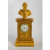 Pendule d’époque Restauration (1815 – 1830) ornée d’un buste d’Henri IV. | Biron ||||||