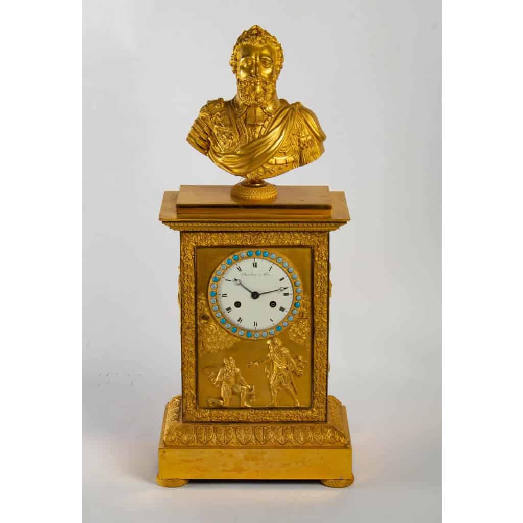 Pendule d’époque Restauration (1815 – 1830) ornée d’un buste d’Henri IV. | Biron ||||||