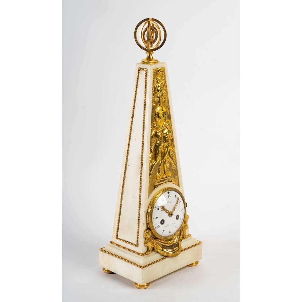 Pendule obélisque d’époque Louis XVI (1774 – 1793). | Biron Pendule obélisque d'époque Louis XVI (1774 - 1793).