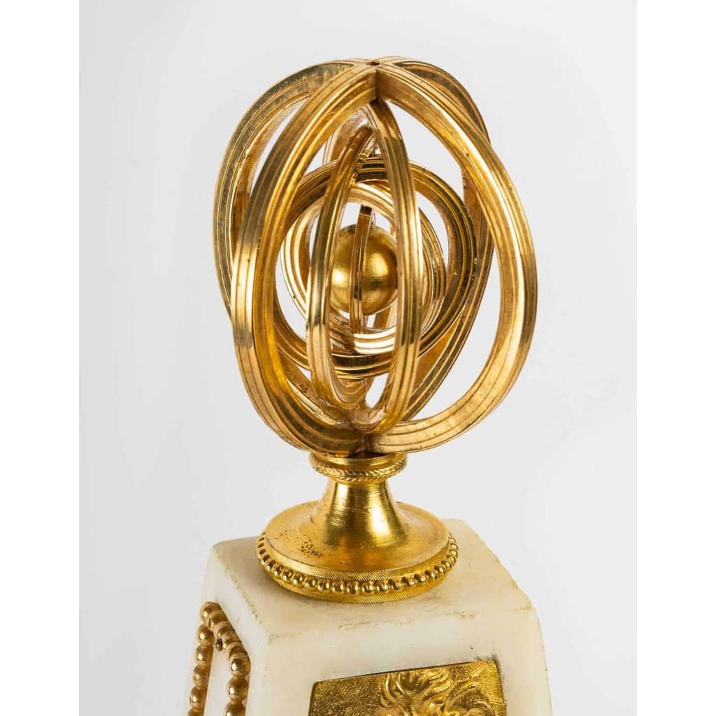 Pendule obélisque d’époque Louis XVI (1774 – 1793). | Biron Pendule obélisque d'époque Louis XVI (1774 - 1793).