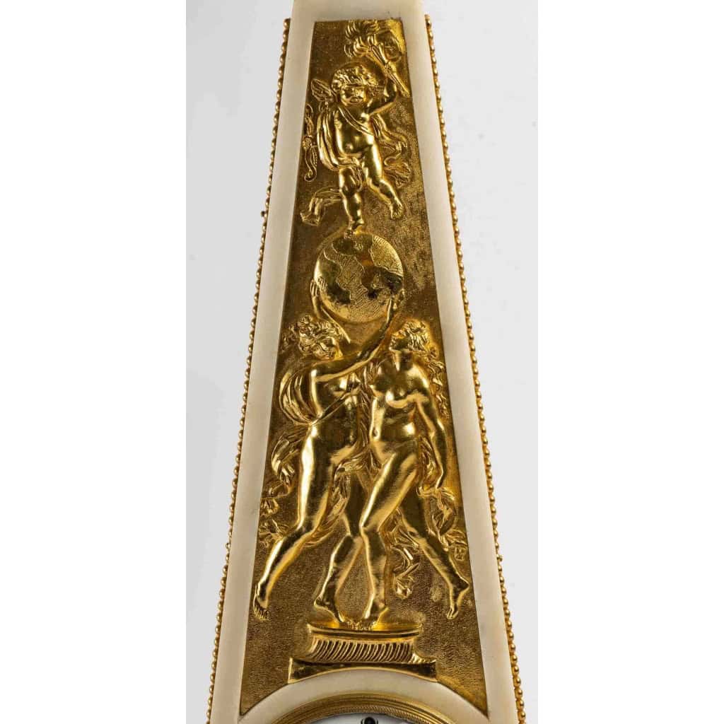 Pendule obélisque d’époque Louis XVI (1774 – 1793). | Biron Pendule obélisque d'époque Louis XVI (1774 - 1793).