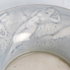 Coupe Plat "Sirènes" verre blanc patiné bleu de René LALIQUE