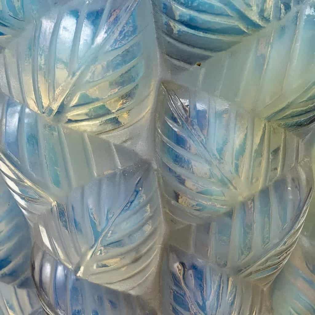 Vase « Moissac » verre opalescent de René LALIQUE | Biron Vase "Moissac" verre opalescent de René LALIQUE
