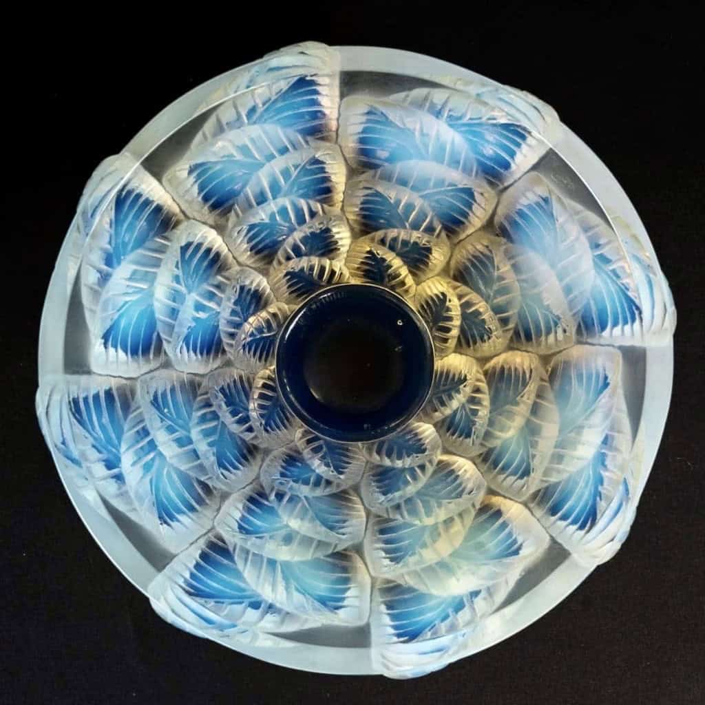 Vase « Moissac » verre opalescent de René LALIQUE | Biron Vase "Moissac" verre opalescent de René LALIQUE