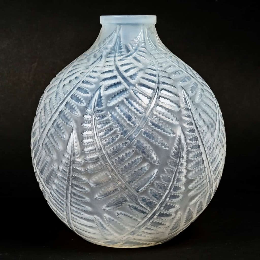 Vase "Espalion" verre opalescent double-couche patiné gris de René LALIQUE