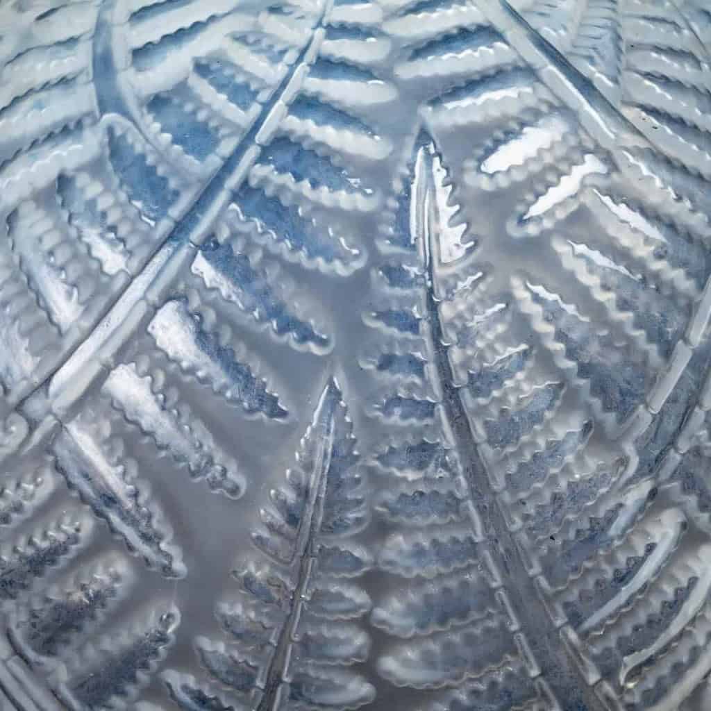Vase "Espalion" verre opalescent double-couche patiné gris de René LALIQUE