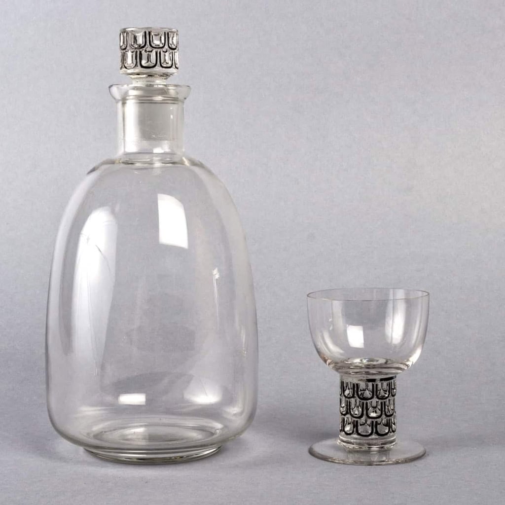 Service « Saint Nabor » verre blanc émaillé noir d’origine (7 verres + 1 carafe) de René LALIQUE | Biron Service "Saint Nabor" verre blanc émaillé noir d'origine (7 verres + 1 carafe) de René LALIQUE