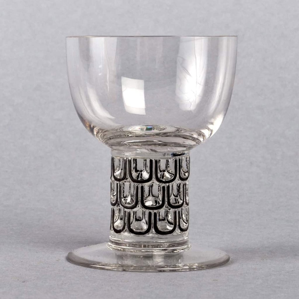 Service « Saint Nabor » verre blanc émaillé noir d’origine (7 verres + 1 carafe) de René LALIQUE | Biron Service "Saint Nabor" verre blanc émaillé noir d'origine (7 verres + 1 carafe) de René LALIQUE