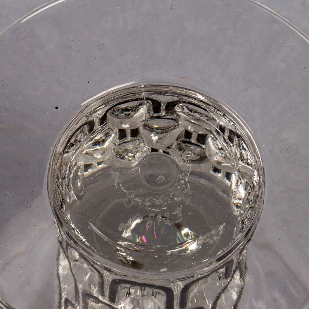 Service « Saint Nabor » verre blanc émaillé noir d’origine (7 verres + 1 carafe) de René LALIQUE | Biron Service "Saint Nabor" verre blanc émaillé noir d'origine (7 verres + 1 carafe) de René LALIQUE