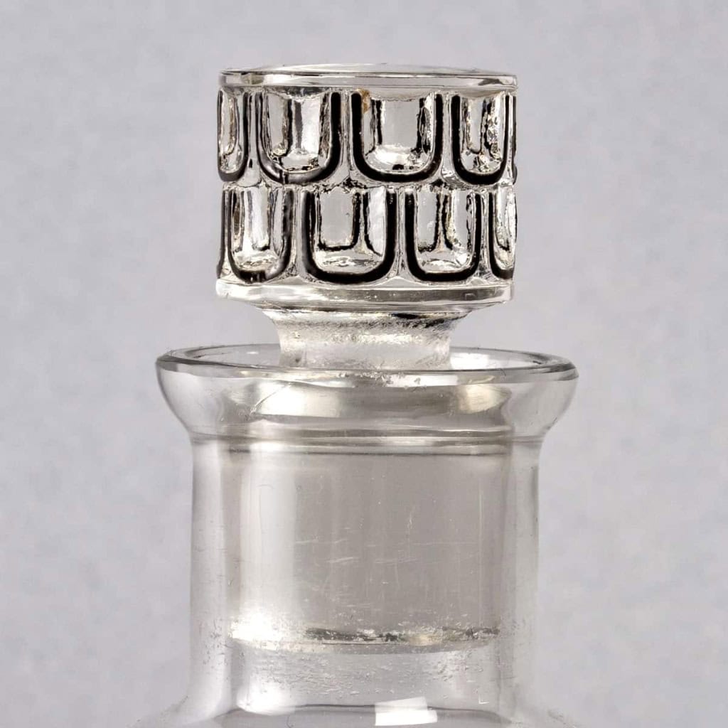 Service « Saint Nabor » verre blanc émaillé noir d’origine (7 verres + 1 carafe) de René LALIQUE | Biron Service "Saint Nabor" verre blanc émaillé noir d'origine (7 verres + 1 carafe) de René LALIQUE