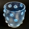 Vase « Pivoines » verre opalescent de René LALIQUE | Biron Vase "Pivoines" verre opalescent de René LALIQUE