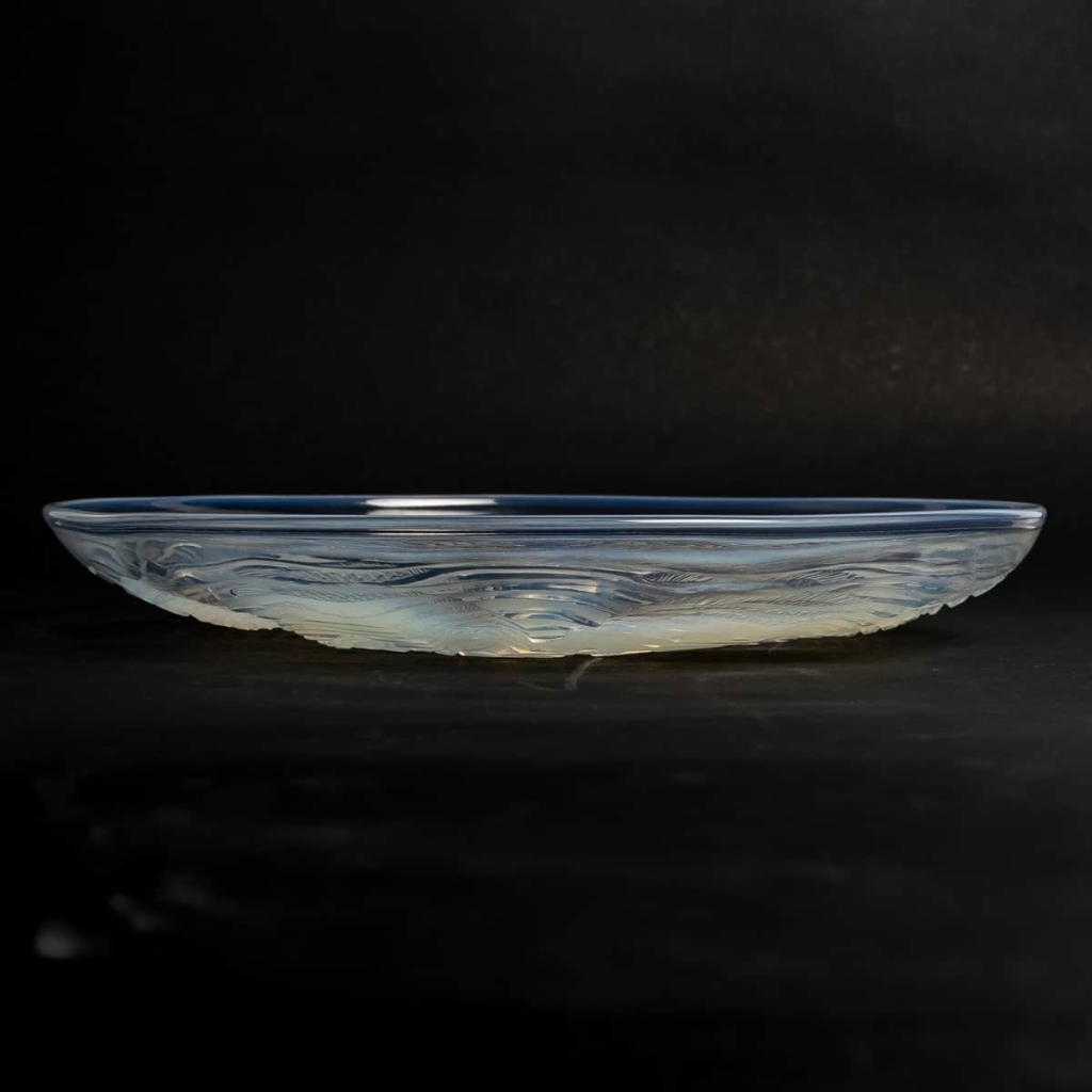 Coupe Plat "Dauphins" verre opalescent de René LALIQUE