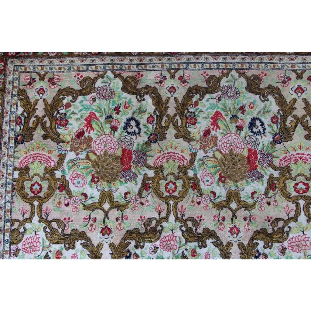 Grand Tapis Ghoum En Soie Qualité Extra Fin – Très Grande Dimension Vers 1960 XXème – Epoque Du | Biron Grand Tapis Ghoum En Soie Qualité Extra Fin - Très Grande Dimension Vers 1960 XXème - Epoque Du