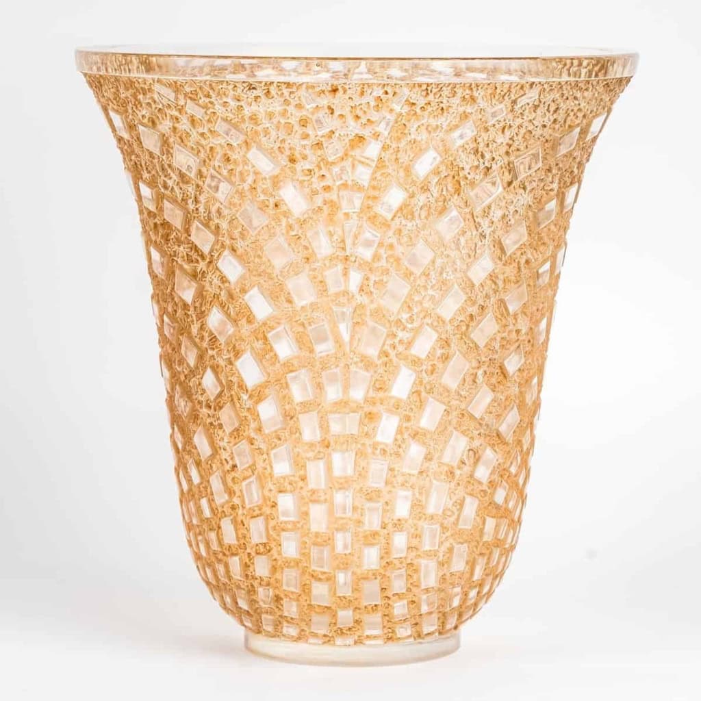 Vase "Damiers" verre blanc patiné sépia de René LALIQUE