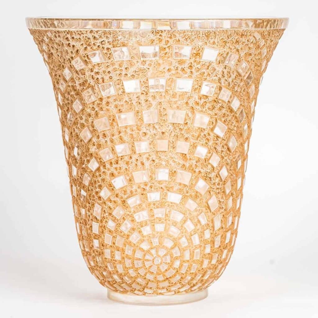 Vase "Damiers" verre blanc patiné sépia de René LALIQUE