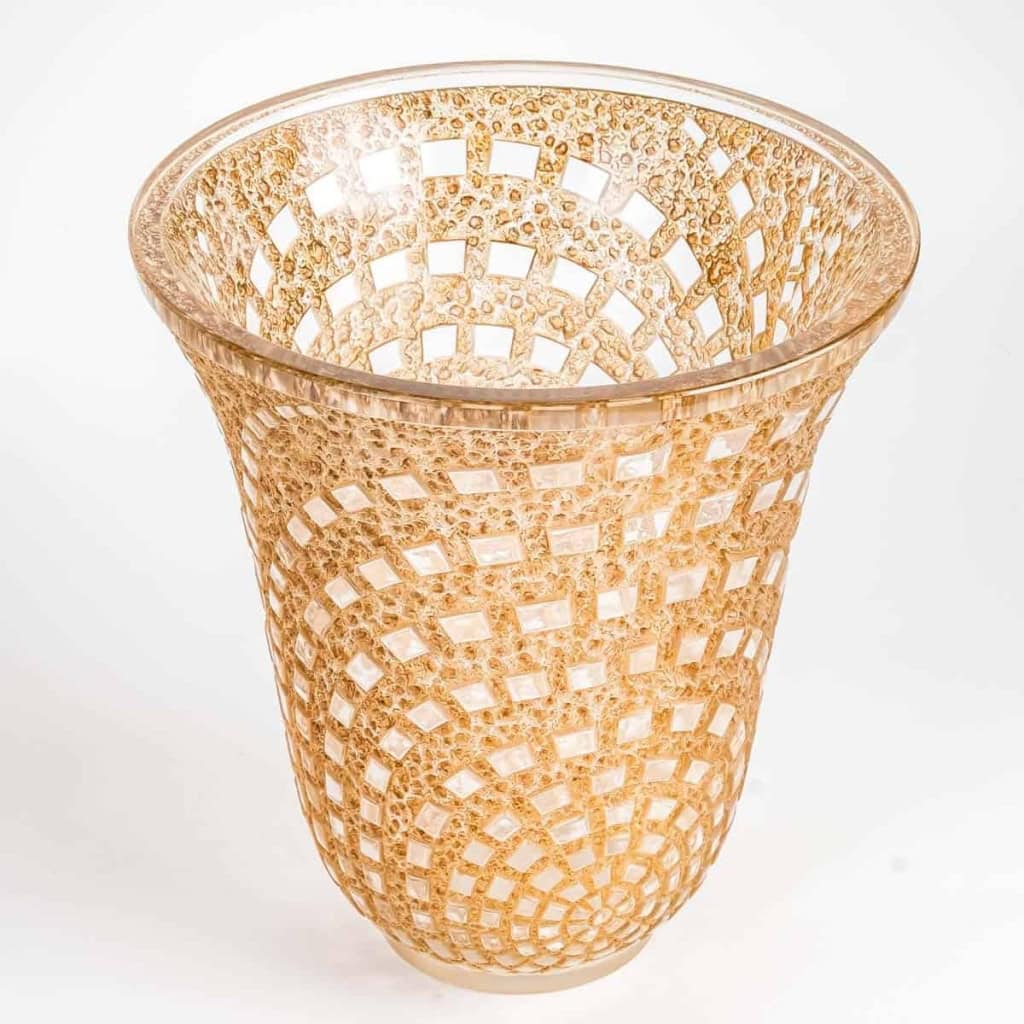 Vase "Damiers" verre blanc patiné sépia de René LALIQUE