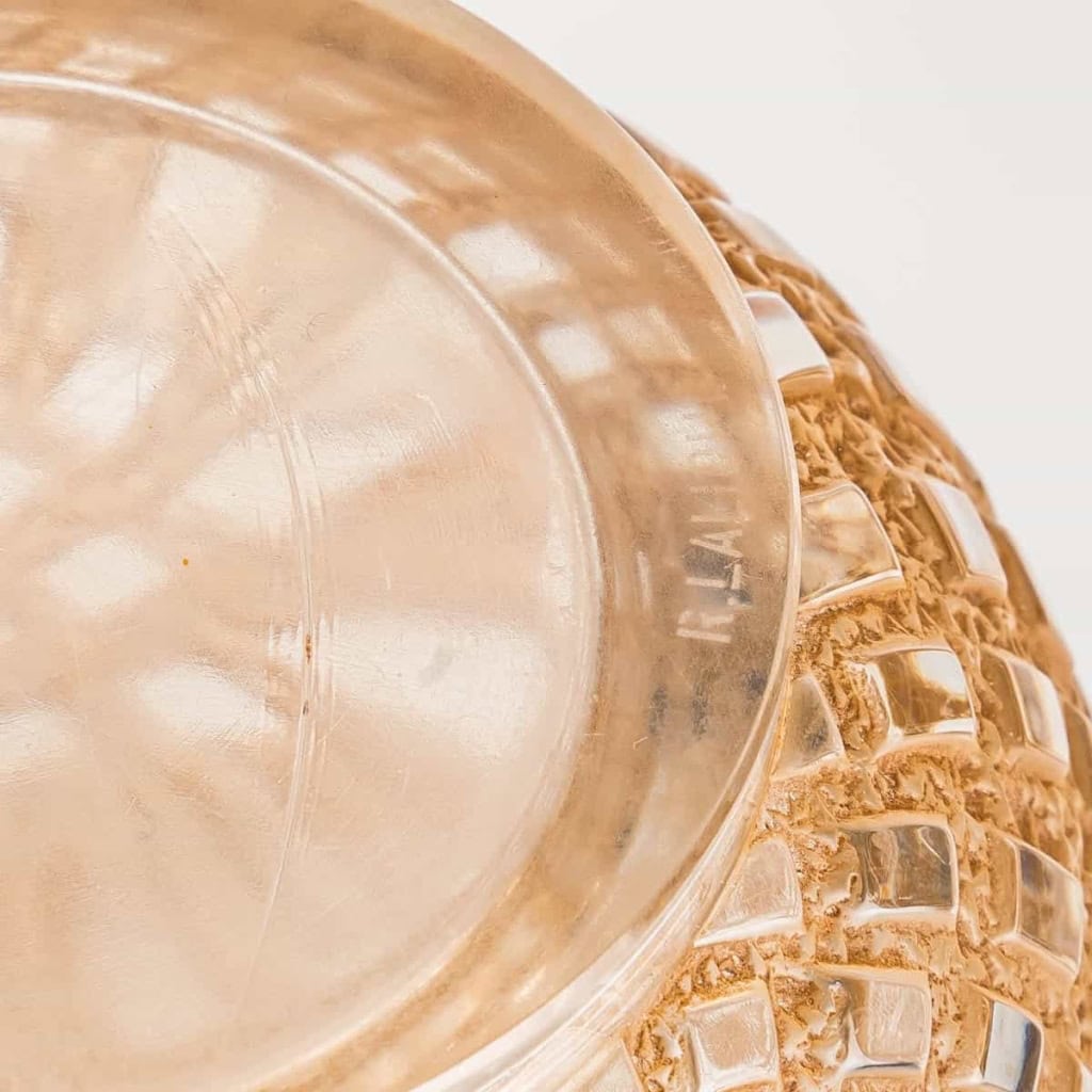 Vase "Damiers" verre blanc patiné sépia de René LALIQUE