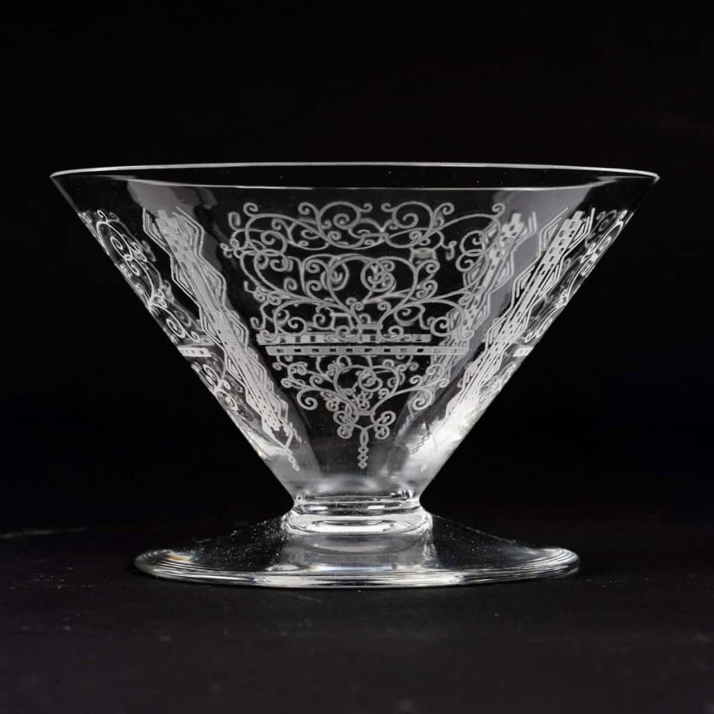 Suite de 10 coupes à champagne Lido cristal gravé de BACCARAT | Biron Suite de 10 coupes à champagne Lido cristal gravé de BACCARAT