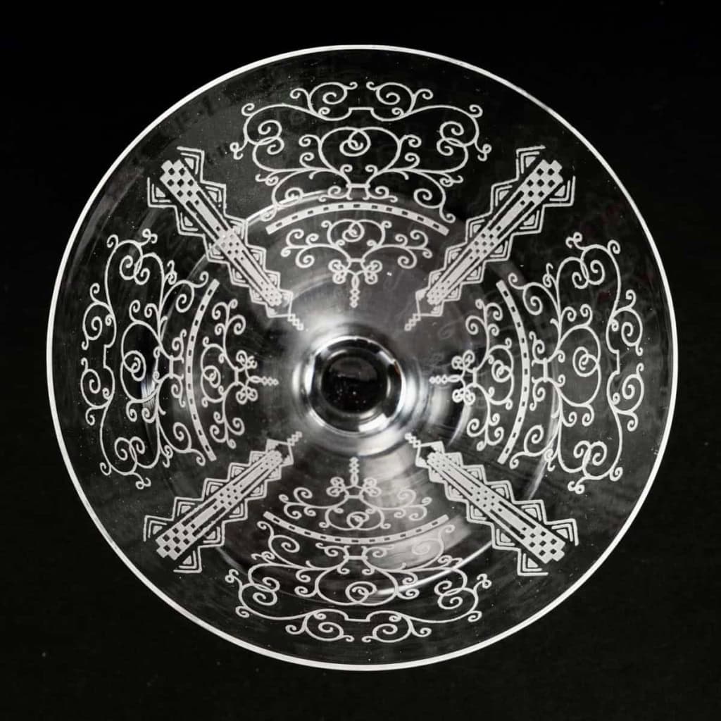 Suite de 10 coupes à champagne Lido cristal gravé de BACCARAT | Biron Suite de 10 coupes à champagne Lido cristal gravé de BACCARAT