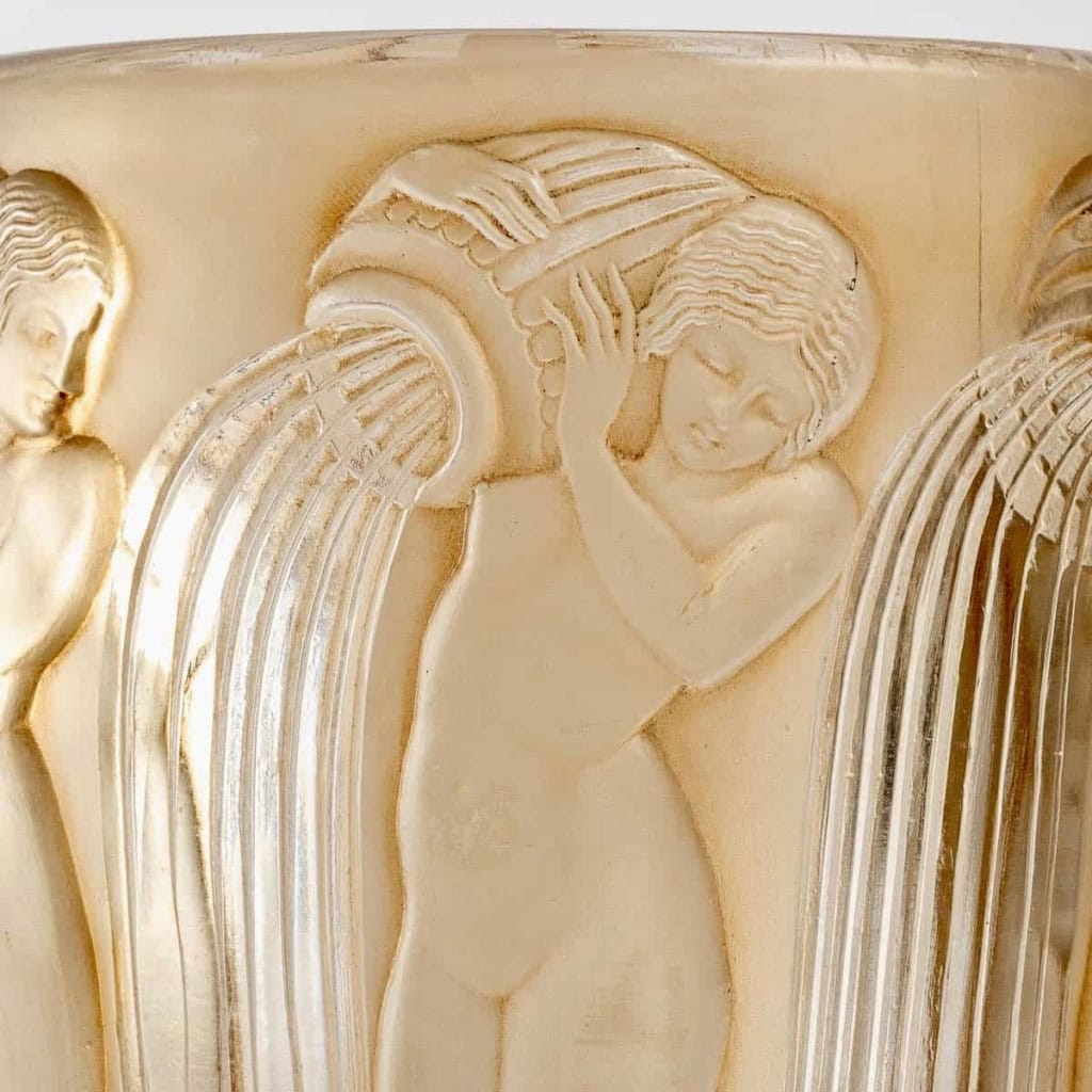 Vase "Danaïdes" verre blanc patiné sépia de René LALIQUE