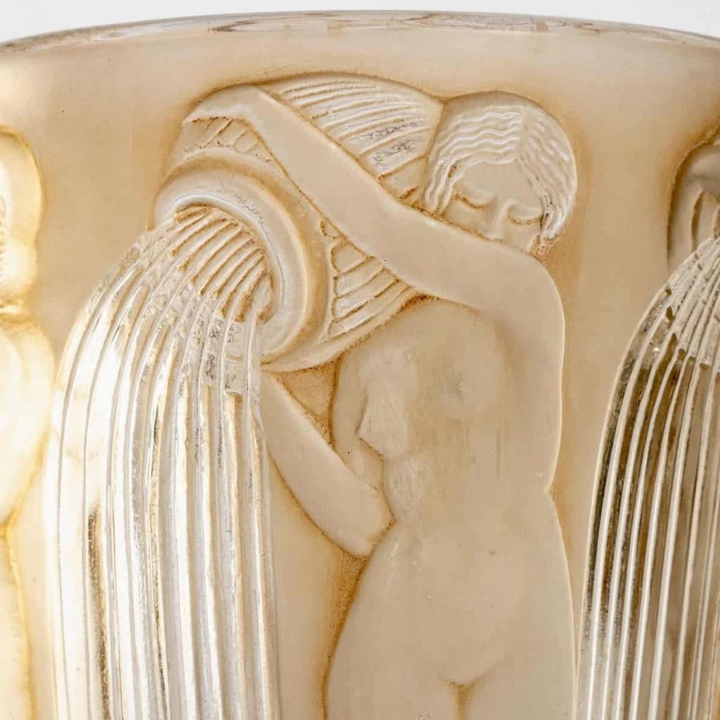 Vase "Danaïdes" verre blanc patiné sépia de René LALIQUE