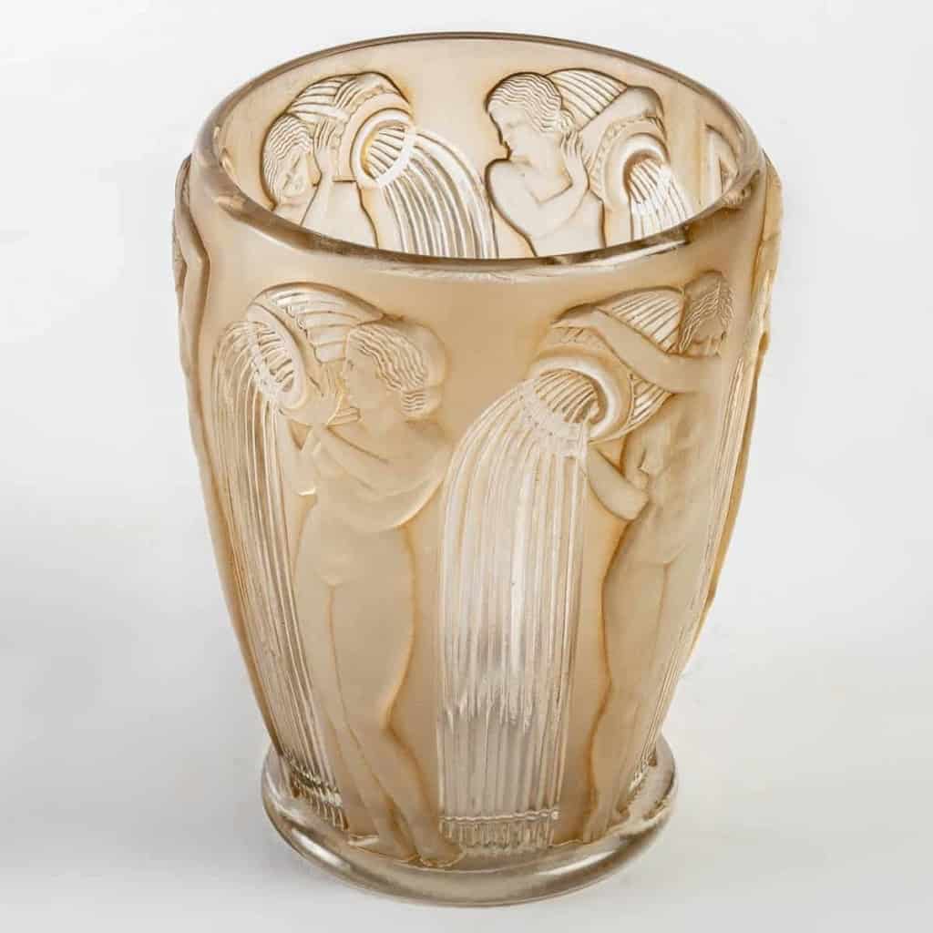 Vase "Danaïdes" verre blanc patiné sépia de René LALIQUE