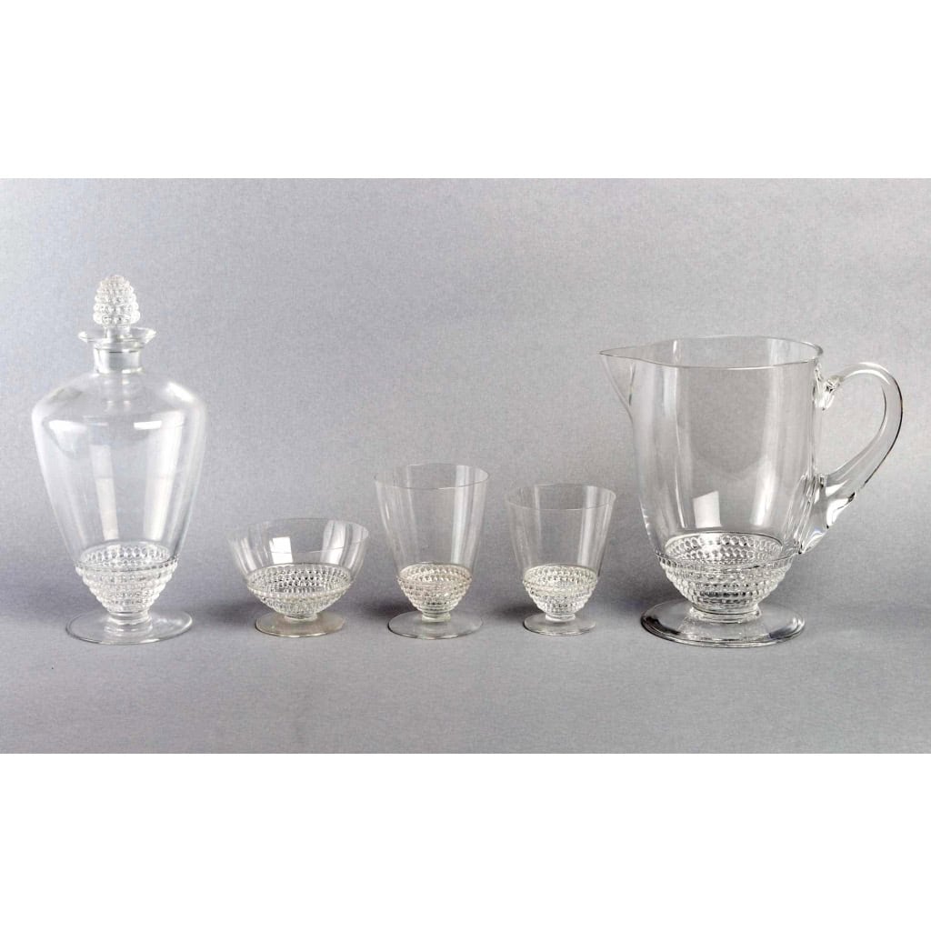 Service « Nippon » verre blanc 32 Pièces (30 Verres + 1 Broc + 1 Carafe) de René LALIQUE | Biron Service "Nippon" verre blanc 32 Pièces (30 Verres + 1 Broc + 1 Carafe) de René LALIQUE