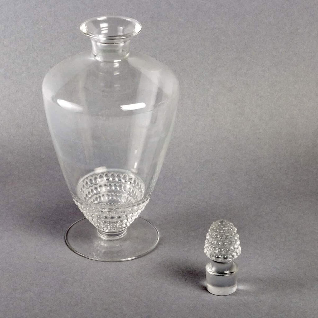 Service « Nippon » verre blanc 32 Pièces (30 Verres + 1 Broc + 1 Carafe) de René LALIQUE | Biron Service "Nippon" verre blanc 32 Pièces (30 Verres + 1 Broc + 1 Carafe) de René LALIQUE