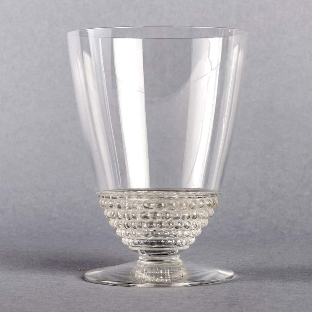 Service « Nippon » verre blanc 32 Pièces (30 Verres + 1 Broc + 1 Carafe) de René LALIQUE | Biron Service "Nippon" verre blanc 32 Pièces (30 Verres + 1 Broc + 1 Carafe) de René LALIQUE