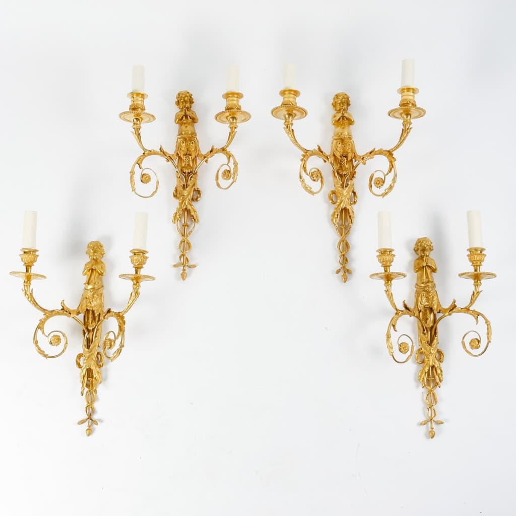 Suite de quatre appliques de style Louis XVI. | Biron Suite de quatre appliques de style Louis XVI.