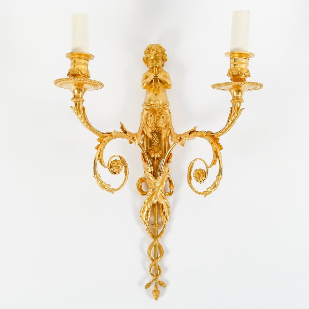 Suite de quatre appliques de style Louis XVI. | Biron Suite de quatre appliques de style Louis XVI.
