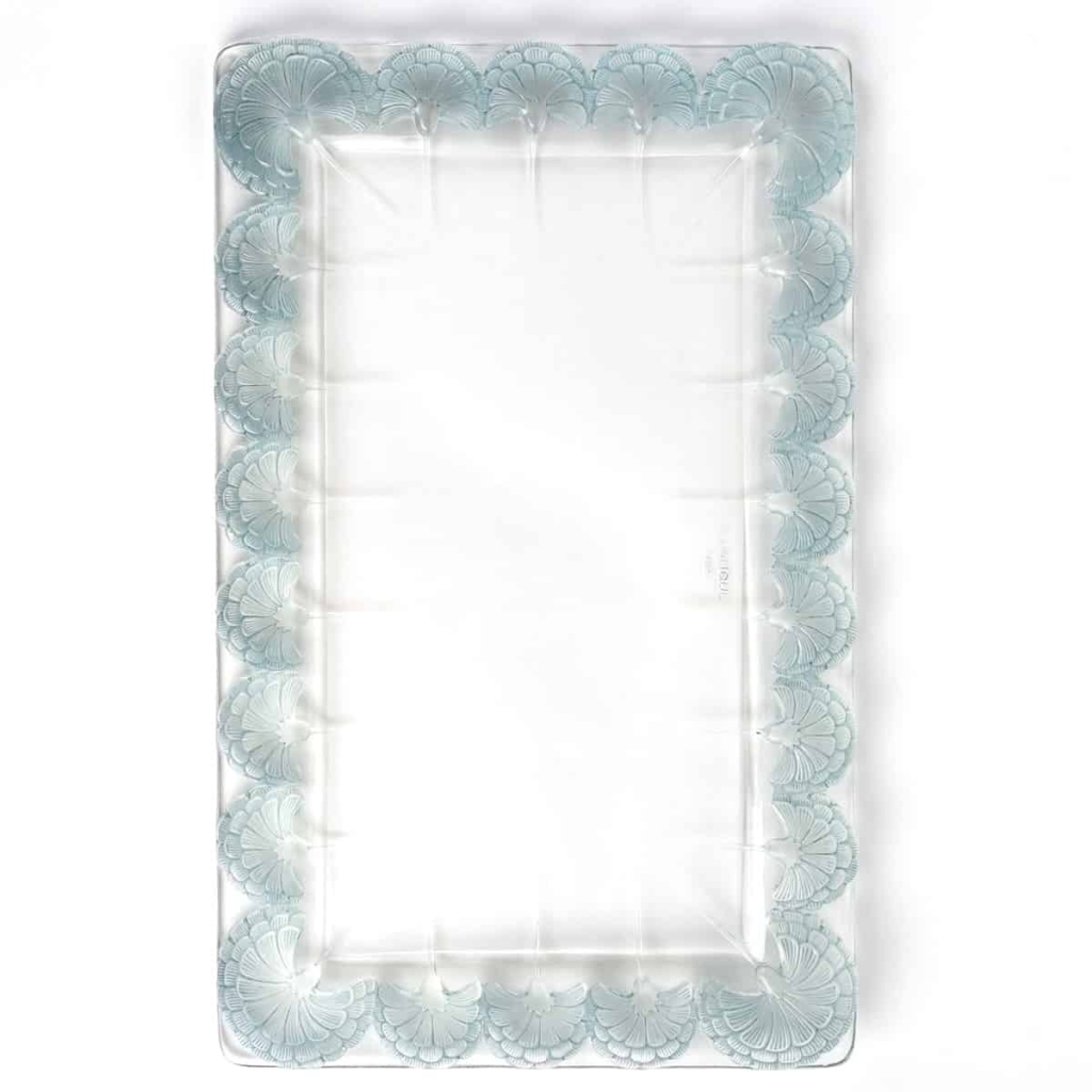 Plateau plat « Oeillets » verre blanc patiné bleu de René LALIQUE | Biron Plateau plat "Oeillets" verre blanc patiné bleu de René LALIQUE