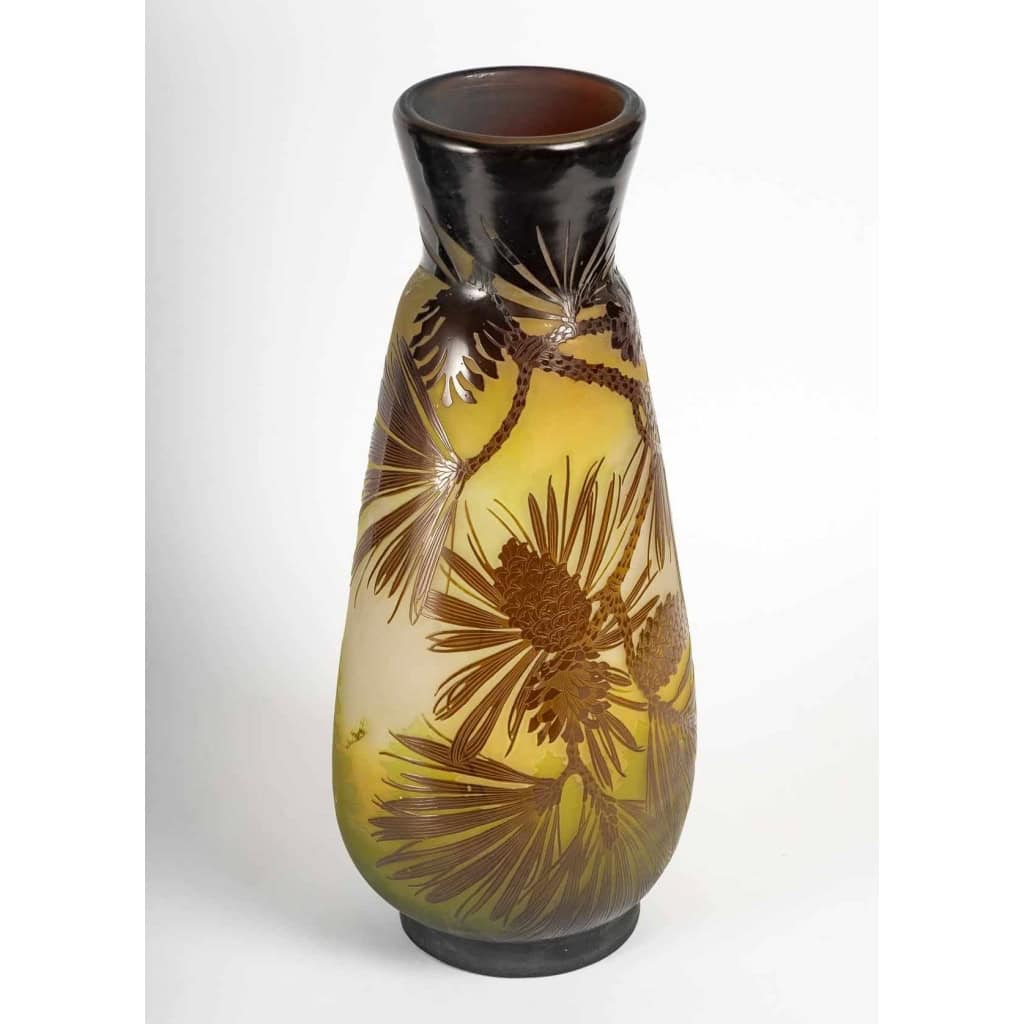 Vase Gallé aux Pommes de Pin