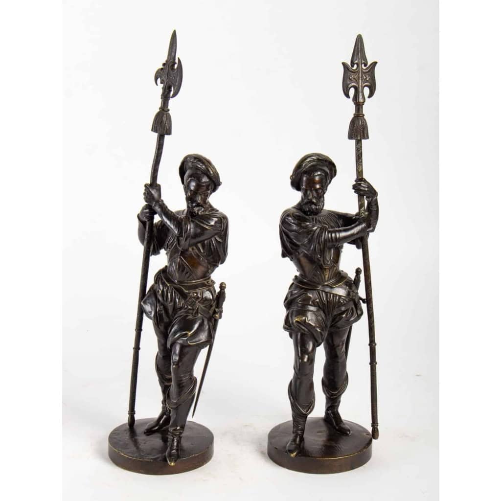 Garniture de cheminée et ses deux sujets, XIX ème siècle | Biron Garniture de cheminée et ses deux sujets, XIX ème siècle