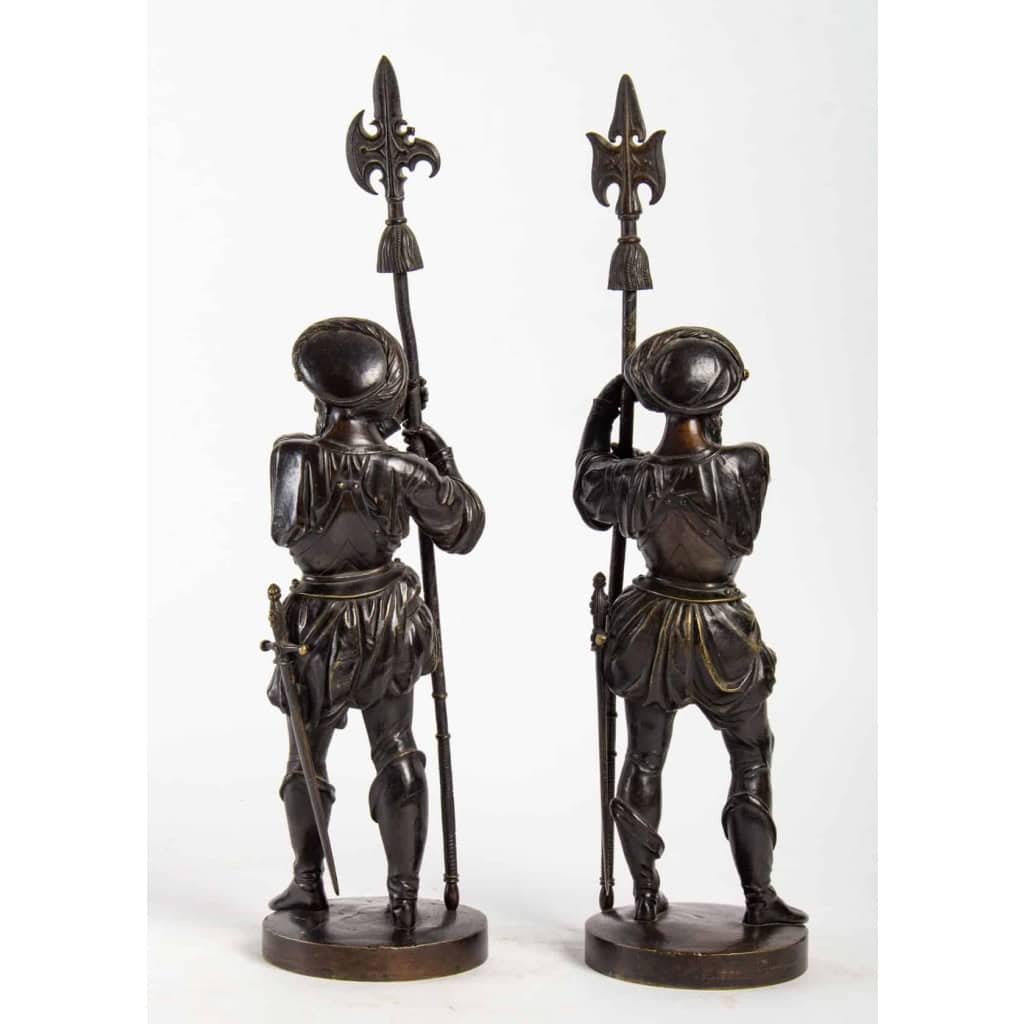 Garniture de cheminée et ses deux sujets, XIX ème siècle | Biron Garniture de cheminée et ses deux sujets, XIX ème siècle