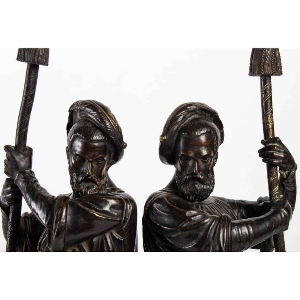 Garniture de cheminée et ses deux sujets, XIX ème siècle | Biron Garniture de cheminée et ses deux sujets, XIX ème siècle