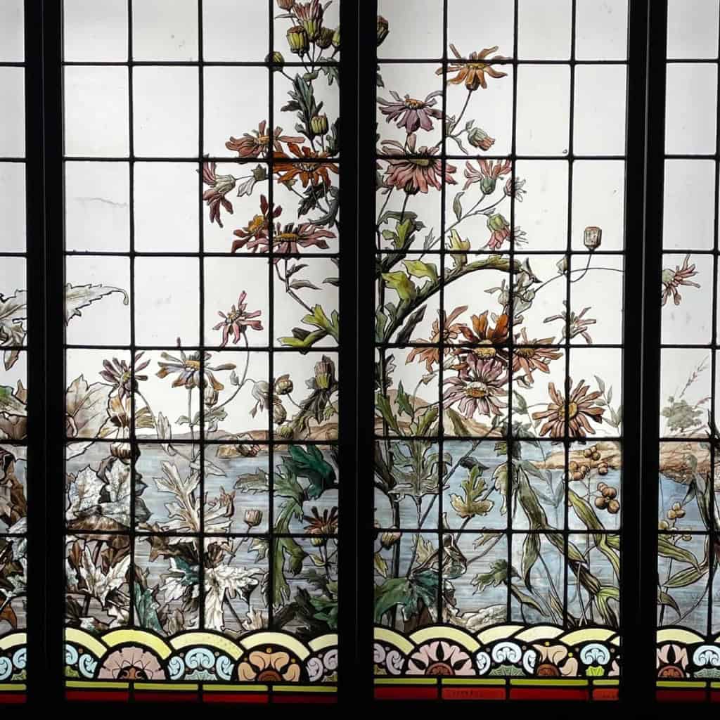 Série de 4 vitraux aux dahlias | Biron Série de 4 vitraux aux dahlias