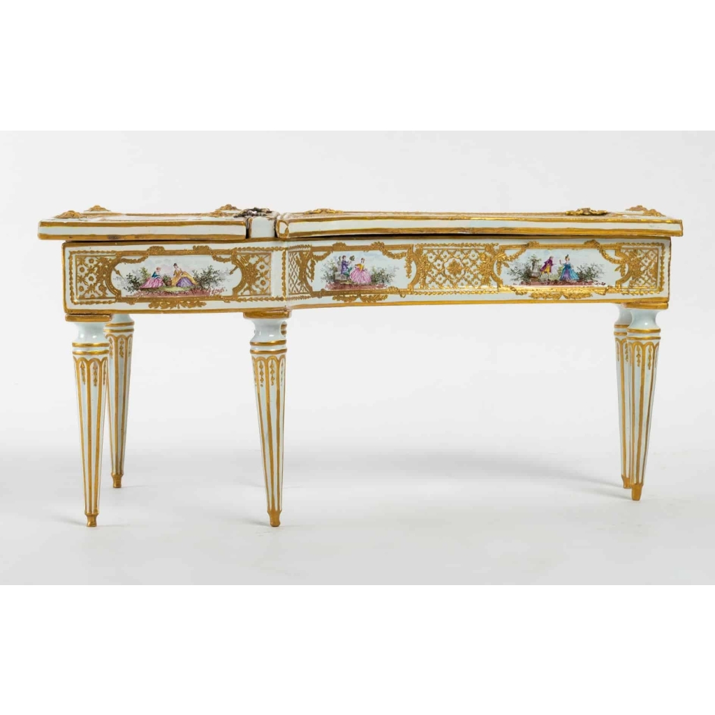 Piano en porcelaine, XIXème siècle | Biron ||||||||||||