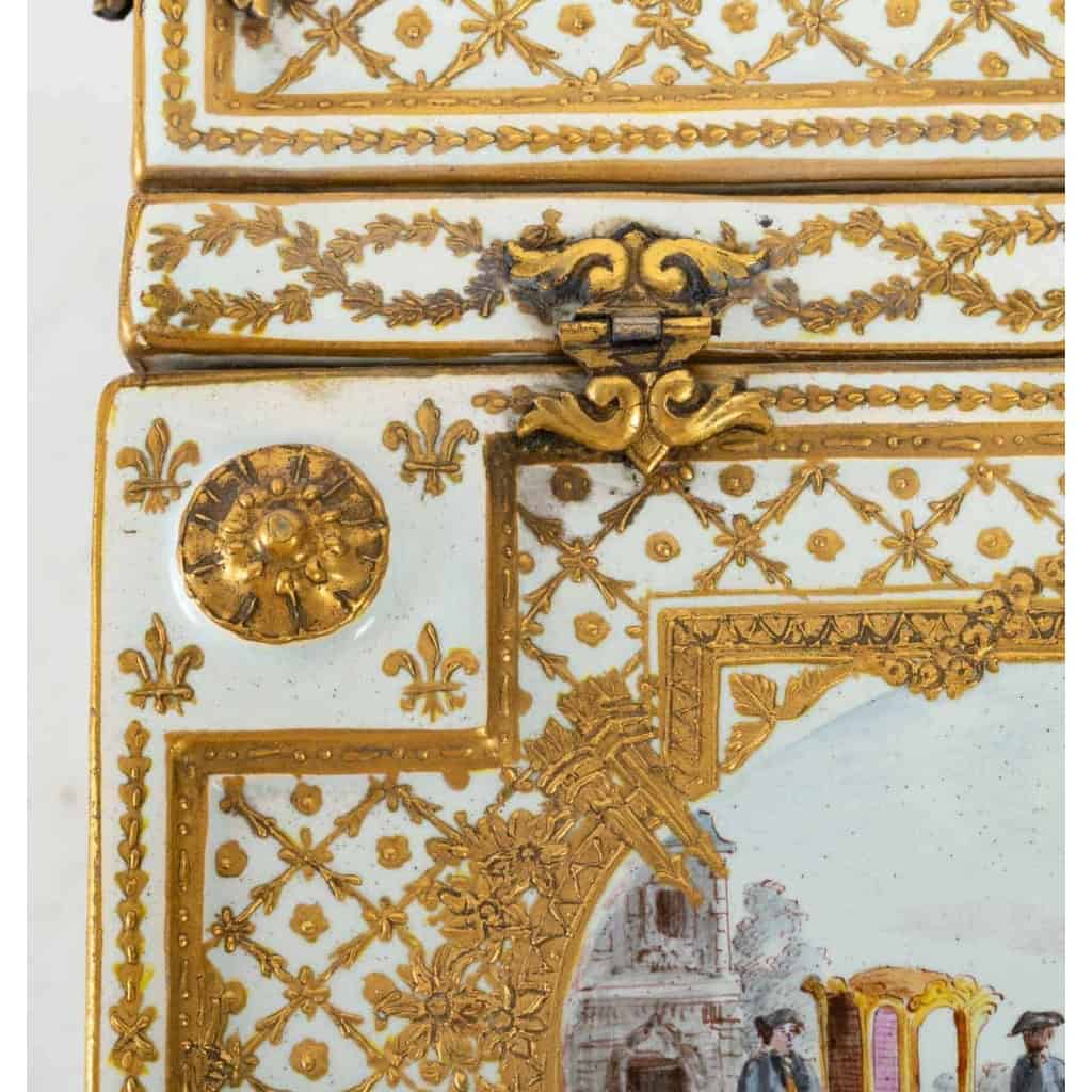 Piano en porcelaine, XIXème siècle | Biron Piano en porcelaine, XIXème siècle