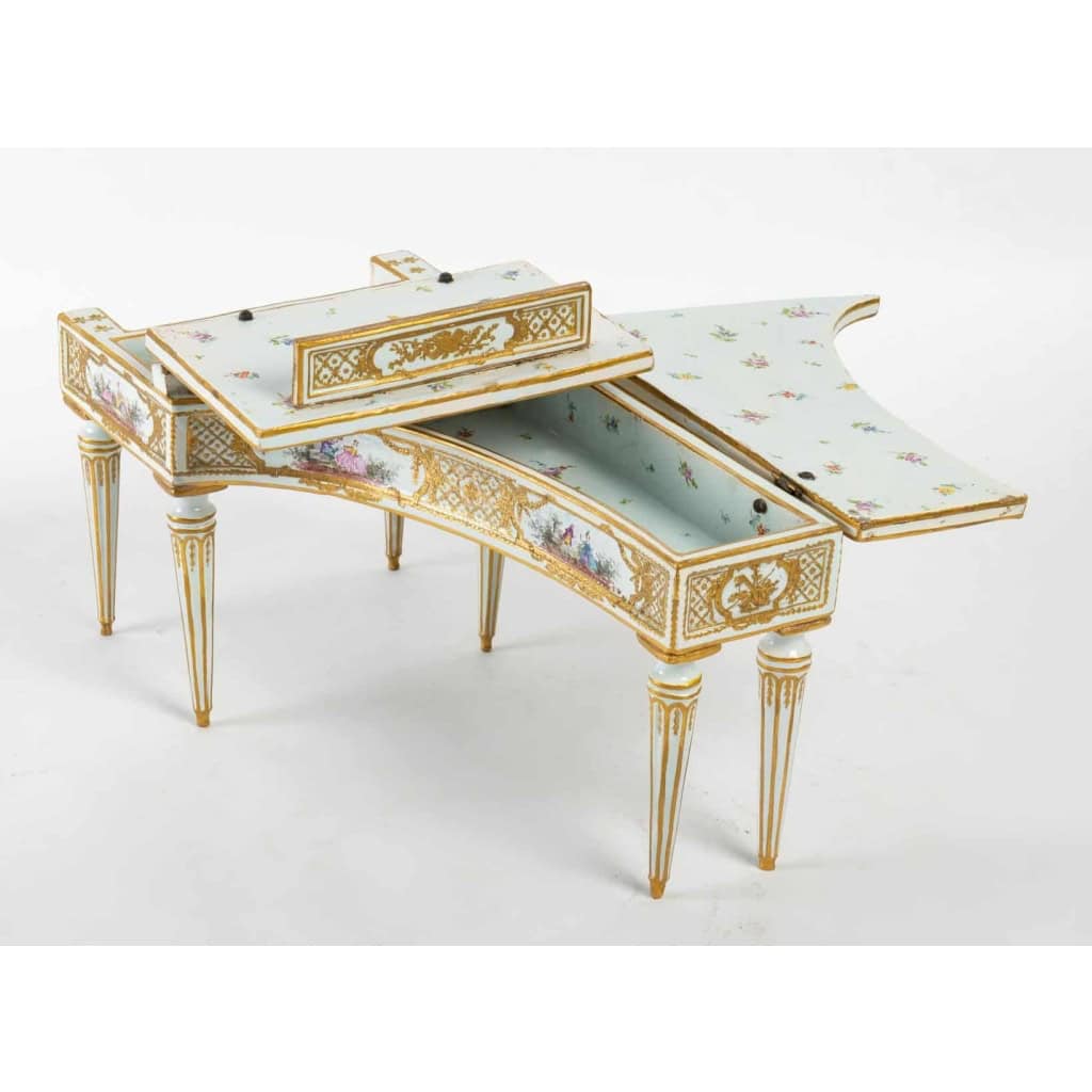 Piano en porcelaine, XIXème siècle | Biron Piano en porcelaine, XIXème siècle