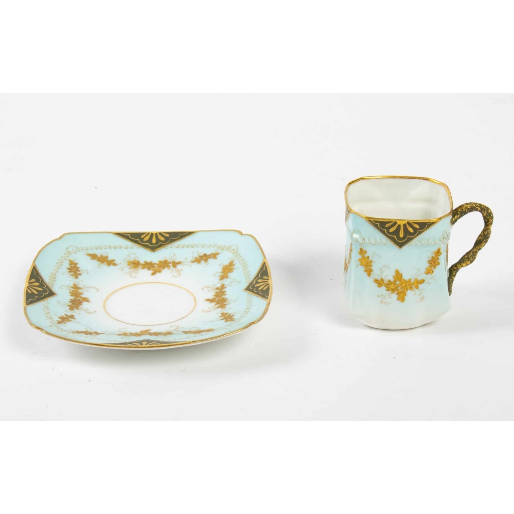 12 tasses au coffret Limoges, 1880