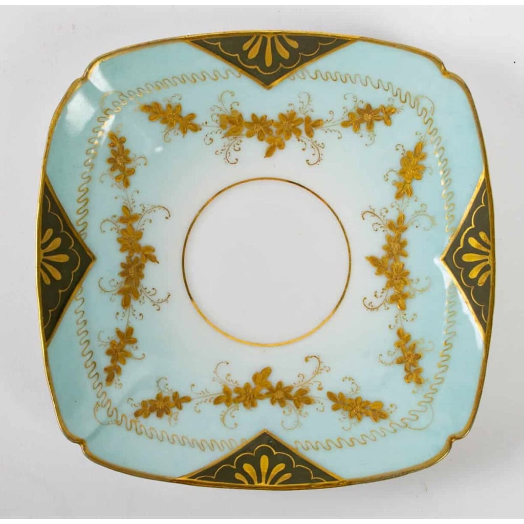 12 tasses au coffret Limoges, 1880